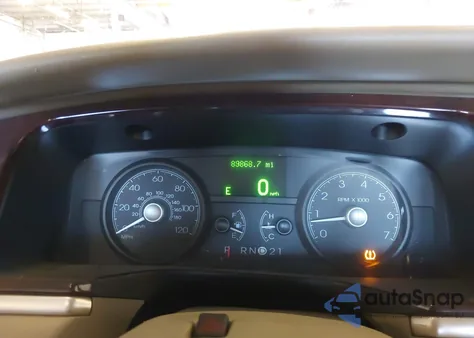 2008 Lincoln Town Car Signature Limited z USA, uszkodzony, nr VIN 2LNHM82W88X661257